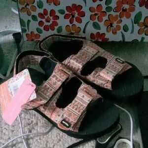 Muk Luk Sandal Size 8